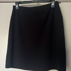 Hilard and Hanson petit black skirt
